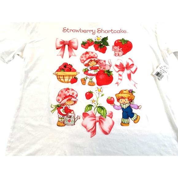 Strawberry Shortcake M Top NWT Berries Baskets Bows Kittens - Picture 3 of 4